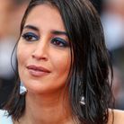 La coiffure effet mouillée en one shoulder de Leïla Bekhti à Cannes