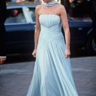Lady Di arrive à Cannes avec sa robe bleue le 15 mai 1987