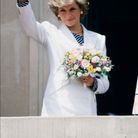 Lady Di salue au balcon à Cannes en 1987