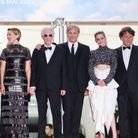 Léa Seydoux, David Cronenberg, Viggo Mortensen et Kristen Stewart entourés de l'équipe du film