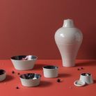 Vaisselle empilée façon vase Ming