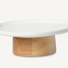 Vaisselle design : un plat de service en bois clair