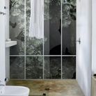 Un mur esprit végétal dans la salle de bains