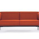 Un canapé design orange