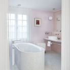 Salle de bains rose pale