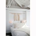 Chambre blanche linge de lit blanc