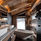 Location en montagne : le chalet Dufermont, une salle de bains dans la neige 