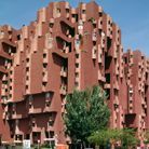 Immeuble d'appartements à Saint Just Desvern proche de Barcelone en Espagne par Ricardo Bofill