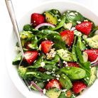 Salade healthy avocat, épinards et fraises