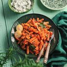 Salade de carottes au citron confit, yaourt aux herbes