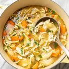 Soupe de nouilles au poulet et carottes