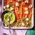 Carottes nouvelles rôties à la feta et aux cacahuètes