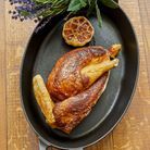 Poulet fourré au foie gras et à la brioche