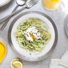 Salade de courgettes, oeufs pochés