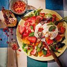 Salade tomates, mozza, fraises et vinaigrette à la grenade