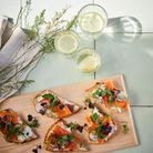 Tartines de truite fumée, tzatziki de fromage de chèvre frais