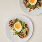 Toast avocat, oeuf mollet, miso