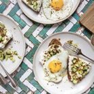 Toasts au labneh, zaatar, concombre