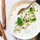 Dip au yaourt grec, concombre, menthe et miel