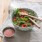 Salade de fraises, roquette et jambon cru