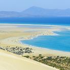 La plage de Sotavento, sur l’île de Fuerteventura, a des airs de bout du monde. 