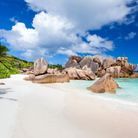 Plage sable blanc aux Seychelles