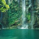 Parce que la Sierra Maestra, chaîne de montagnes au sud, près de Santiago de Cuba, recèle de belles réserves naturelles pour se baigner. 