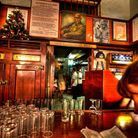Pour frimer à « La Bodeguita del Medio », le bar où Hemingway venait siroter ses cocktails. 