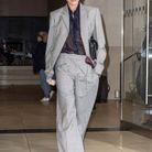 Victoria Beckham en tailleur gris