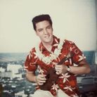 Elvis Presley en chemise hawaïenne