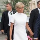 Brigitte Macron au Danemark le 29 août en robe blanche Vuitton