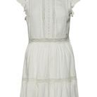 Une robe blanche pour l'?�t?� - Elle