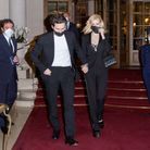 Brooklyn Beckham et sa fiancée Nicola Peltz sortent du Ritz à Paris