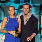 Blake Lively et Ryan Reynolds sur la scène des MTV Movie Awards, en 2011