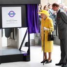 Elisabeth II inaugure une ligne de métro en son honneur