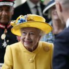 Elisabeth II souriante pour cette nouvelle apparition