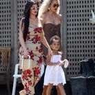 Kylie Jenner et sa fille Stormi Webster avec Khloe Kardashian à Portofino