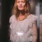 Vanessa Paradis vêtue d'une blouse en organza et en plumes de la collection Haute Couture Automne-Hiver 2020/21