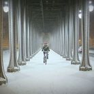 Cycliste sur le pont de Bir-Hakeim